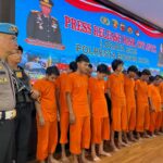 Para pengguna narkoba dan pengendar yang diamankan Satnarkoba Polresta Bogor Kota saat operasi antik 2025