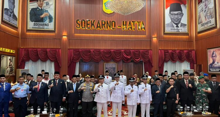 Foto bersama saat pelantikan PAW Kepala Desa, Foto/Deden