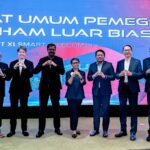 RUPSLB_1XLS: (ki-ka) Direktur & Chief Strategy & Home Business Officer XLSMART, Feiruz Ikhwan Director & Chief Integration Officer XLSMART, Sanjay Vaghasia, Direktur & Chief Commercial Officer XLSMART, David Arcelus Oses, Presiden Direktur & CEO XLSMART, Rajeev Sethi, Komisaris Independen XLSMART, Retno Marsudi, Direktur & Chief People Officer XLSMART, Jeremiah Ratadhi, Direktur & Chief Enterprise Strategic Relationship Officer XLSMART, Andrijanto Muljono, Direktur & Chief Technology Officer XLSMART, Shurish Subbramaniam, dan Direktur & Chief Financial Officer, Antony Susilo dalam acara Rapat Umum Pemegang Saham Luar Biasa-RUPSLB 2025 di XLSMART Tower, Jakarta Selatan. Jumat (21/11). PT XLSMART Telecom Sejahtera Tbk (“XLSMART”) menyelenggarakan Rapat Umum Pemegang Saham Luar Biasa-RUPSLB (Rapat) 2025. Rapat memiliki mata acara tunggal yang telah disetujui yaitu penetapan dan penggunaan sebagian atas saldo laba ditahan untuk dibagikan sebagai tambahan dividen tunai final untuk pemegang saham sebesar Rp 2,89 triliun, foto/Istimewa