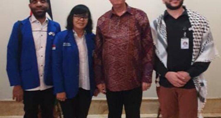 Foto bersama GAMKI dengan Persatuan Mahasiswa Palestina di Indonesia (PMPI), Foto/Istimewa
