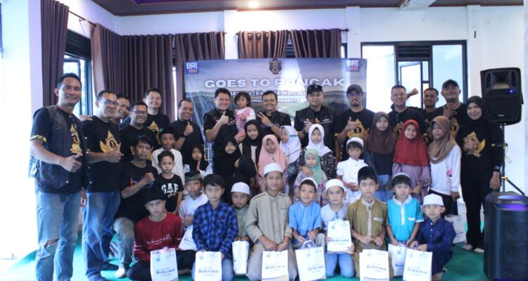 Foto bersama staf BRI Depok bersama anak yatim saat menggelar acara santunan, Foto/Istimewa