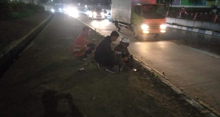 Tim Gesit 119 Kota Bogor gerak cepat bantu pengendara motor yang jatuh tergelincir di Jalan Solis Kota Bogor, Foto/Istimewa