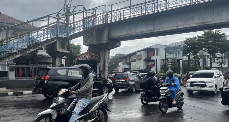 Persimpangan Paledang yang menjadi salah satu titik kemacetan di Kota Bogor, Foto/Adi Wirman
