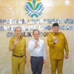Menteri Lingkungan Hidup, Hanif Faisol (Tengah), Wali Kota Bogor, Dedie A Rachim (Kiri), Bupati Bogor, Rudy Susmanto, (Kanan), Foto/Diskominfo KOta Bogor