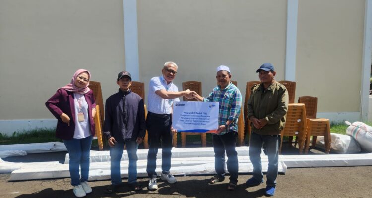 BRI Branch Office Bogor Pajajaran kembali menunjukkan komitmennya dalam mendukung aktivitas sosial masyarakat dengan menyalurkan bantuan sarana dan prasarana di RW 02, Desa Cilember, Foto/Istimewa