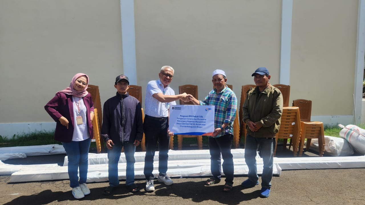 BRI Branch Office Bogor Pajajaran kembali menunjukkan komitmennya dalam mendukung aktivitas sosial masyarakat dengan menyalurkan bantuan sarana dan prasarana di RW 02, Desa Cilember, Foto/Istimewa BRI Branch Office Bogor Pajajaran kembali menunjukkan komitmennya dalam mendukung aktivitas sosial masyarakat dengan menyalurkan bantuan sarana dan prasarana di RW 02, Desa Cilember, Foto/Istimewa