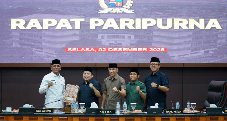 Pimpinan DPRD dan Pemkot Bogor saat berfoto bersama di Rapat Paripurna, Foto/Setwan DPRD Kota Bogor