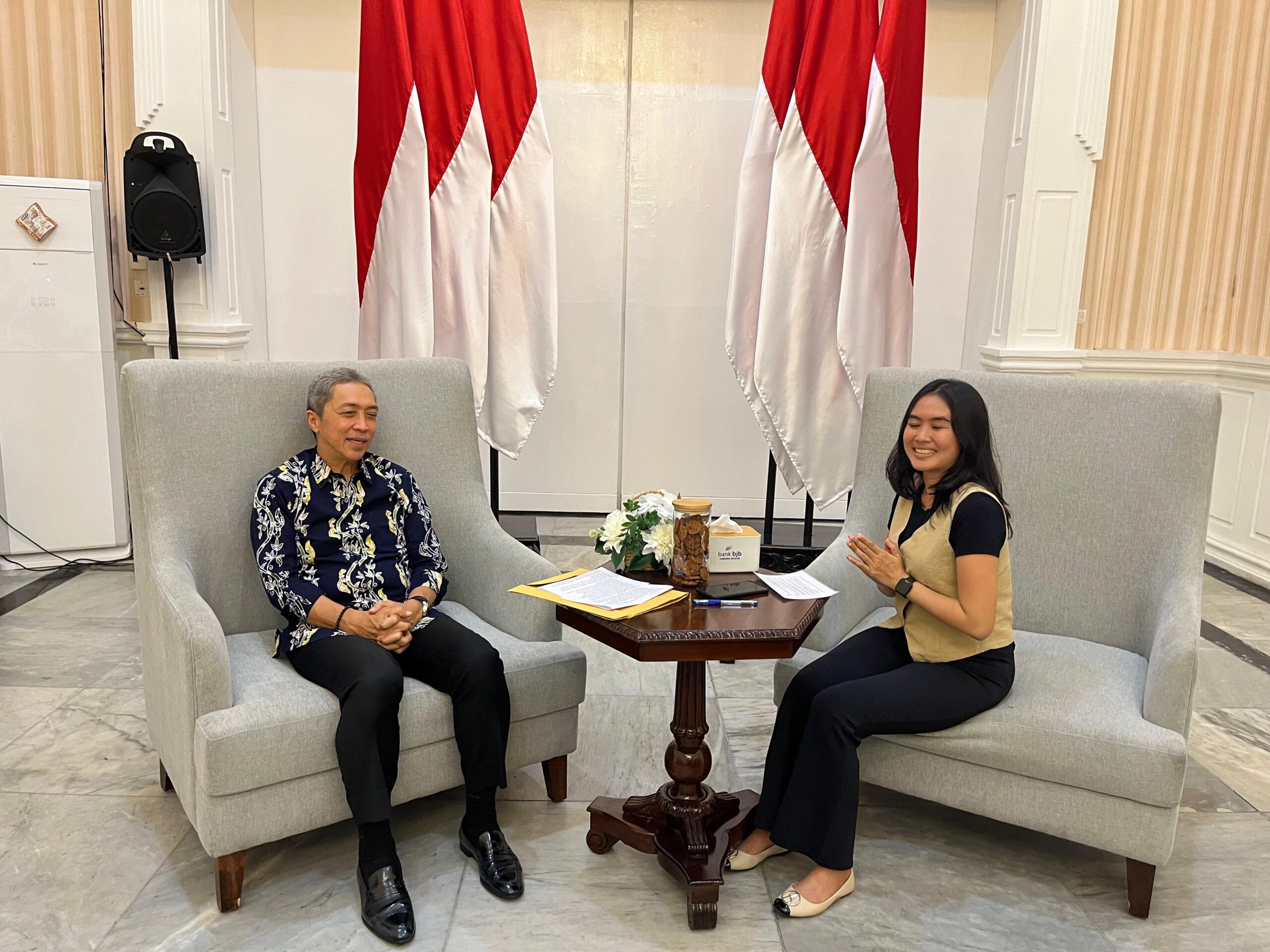 Wali kota Bogor, Dedie A Rachim bersama Host Rekam24 dalam dialog singkat, Foto/Adi Wirman