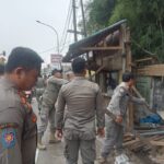 Satpol PP Bogor raya saat melakukan penertiban di gerbang perbatasan Kota dan kabupaten Bogor simpang pomad, Foto/Istimewa