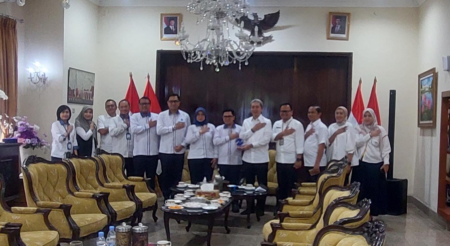 Foto bersama Wali Kota Bogor, Dedie A Rachim bersama pimpinan Transjakarta, Foto/Istimewa