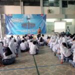 Anggota DPRD Kota Bogor, Eka Wardhana saat memberikan pengarahan kepada kepada siswa-siswi YKTB soal Leadership Bootcamp 3.0, Foto/Istimewa