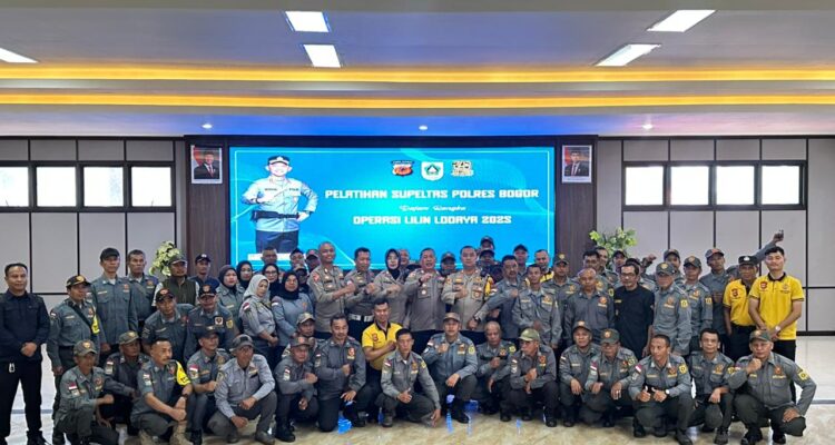 Foto bersama antara Satlantas Polres Bogor dengan Sukarelawan Pembantu Lalu Lintas (Supeltas), Foto/Istimewa