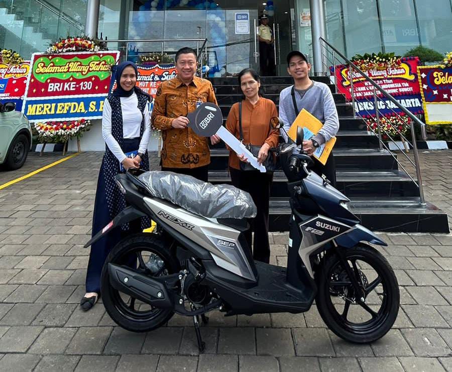 BRI Warung Buncit memberikan sepeda motor kepada nasabah yang memenangkan simpedes 2025, Foto/Istimewa