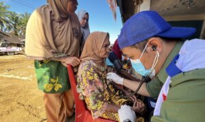 Tim kesehatan dari Gerakan Anak Negeri saat memeriksa kesehatan korban bencana banjir dan longsor di Sumatera, Foto/Gerakan Anak Negeri Tim kesehatan dari Gerakan Anak Negeri saat memeriksa kesehatan korban bencana banjir dan longsor di Sumatera, Foto/Gerakan Anak Negeri