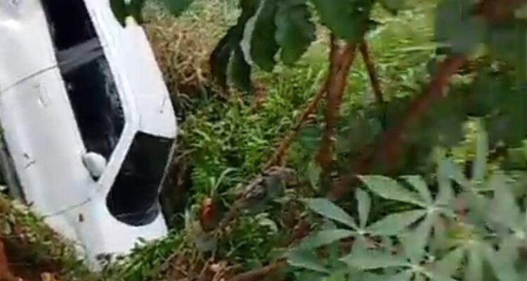 Kondisi mobil nyemplung ke parit Sukaraja Bogor, Foto/Istimewa