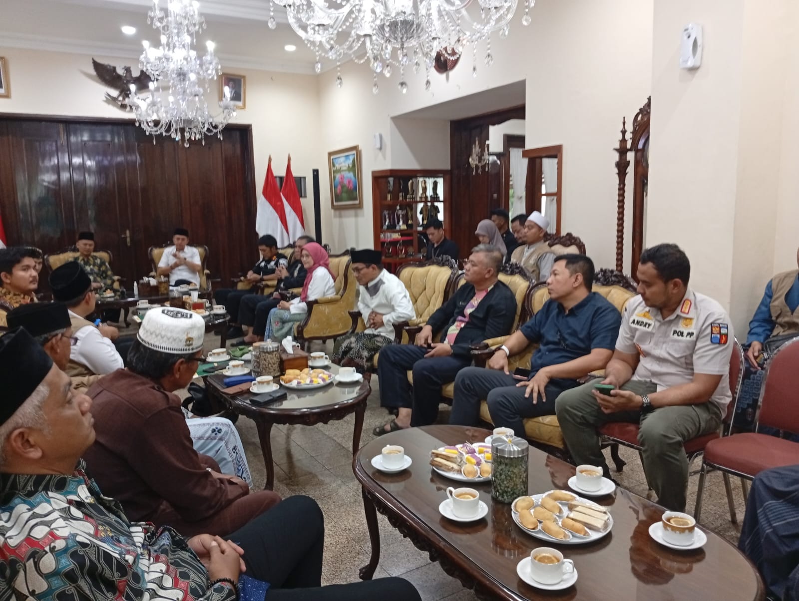 Para panitia Bhakti Lintas agama saat melakukan audensi dengan Wali Kota Bogor, Dedie A Rachim di Rumah Dinas Walikota, Foto/Istimewa Para panitia Bhakti Lintas agama saat melakukan audensi dengan Wali Kota Bogor, Dedie A Rachim di Rumah Dinas Walikota, Foto/Istimewa