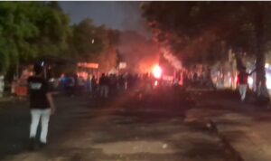 Situasi terkini bentrokan di Jalan Kalibata Raya, tepatnya di seberang Taman Makam Pahlawan (TMP) Kalibata, Pancoran, Jakarta Selatan, Kamis (11/12/2025) sore, Foto, Istimewa Situasi terkini bentrokan di Jalan Kalibata Raya, tepatnya di seberang Taman Makam Pahlawan (TMP) Kalibata, Pancoran, Jakarta Selatan, Kamis (11/12/2025) sore, Foto, Istimewa