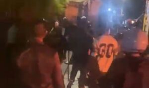 Situasi terkini bentrokan di Jalan Kalibata Raya, tepatnya di seberang Taman Makam Pahlawan (TMP) Kalibata, Pancoran, Jakarta Selatan, Kamis (11/12/2025) sore, Foto, Istimewa