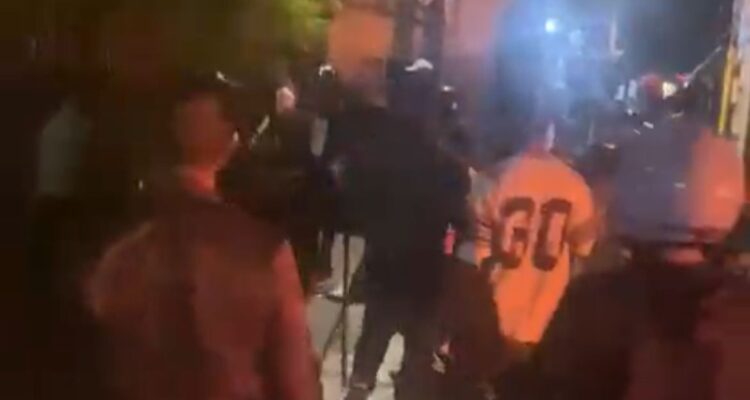 Situasi terkini bentrokan di Jalan Kalibata Raya, tepatnya di seberang Taman Makam Pahlawan (TMP) Kalibata, Pancoran, Jakarta Selatan, Kamis (11/12/2025) sore, Foto, Istimewa