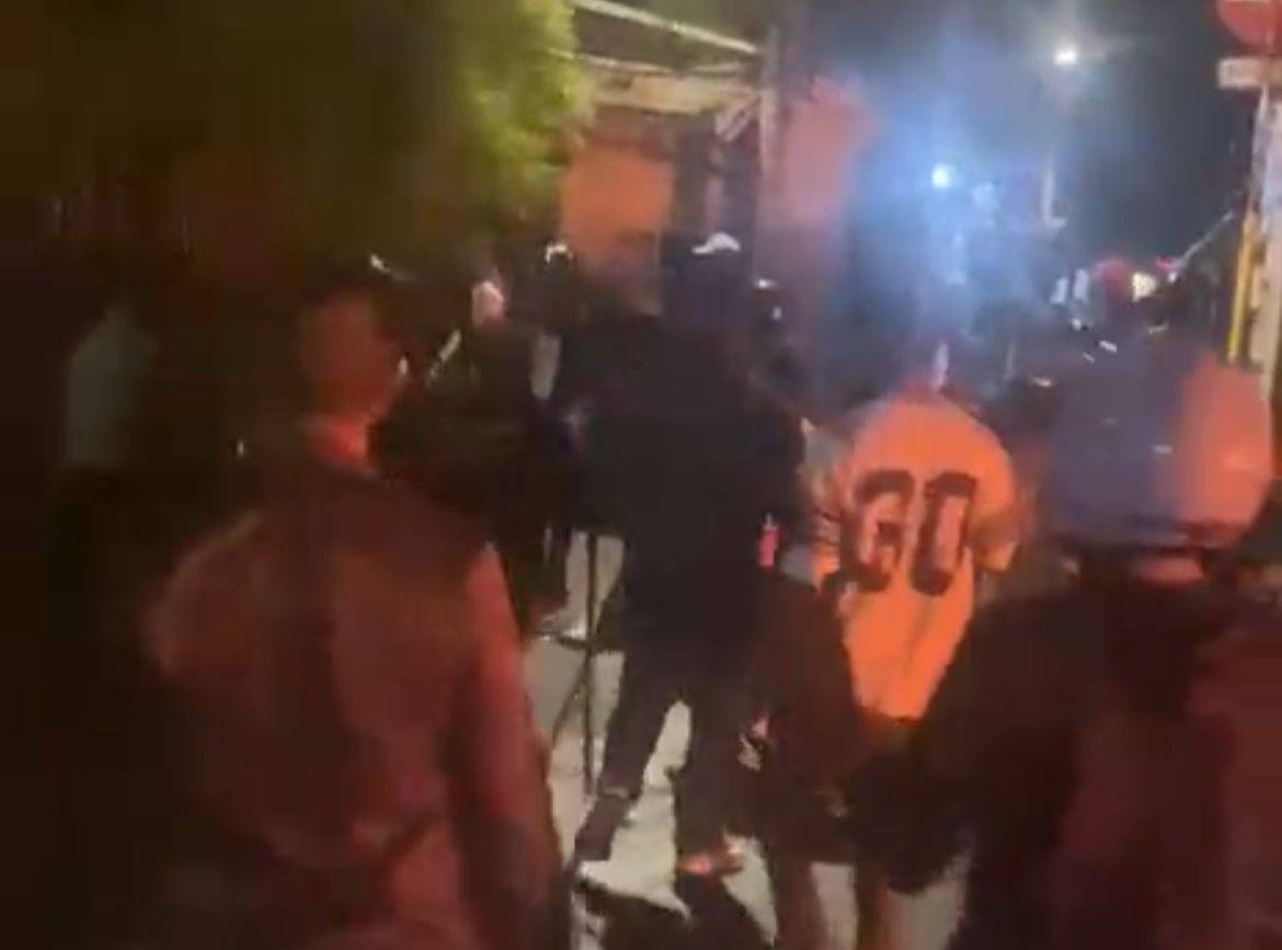 Situasi terkini bentrokan di Jalan Kalibata Raya, tepatnya di seberang Taman Makam Pahlawan (TMP) Kalibata, Pancoran, Jakarta Selatan, Kamis (11/12/2025) sore, Foto, Istimewa Situasi terkini bentrokan di Jalan Kalibata Raya, tepatnya di seberang Taman Makam Pahlawan (TMP) Kalibata, Pancoran, Jakarta Selatan, Kamis (11/12/2025) sore, Foto, Istimewa