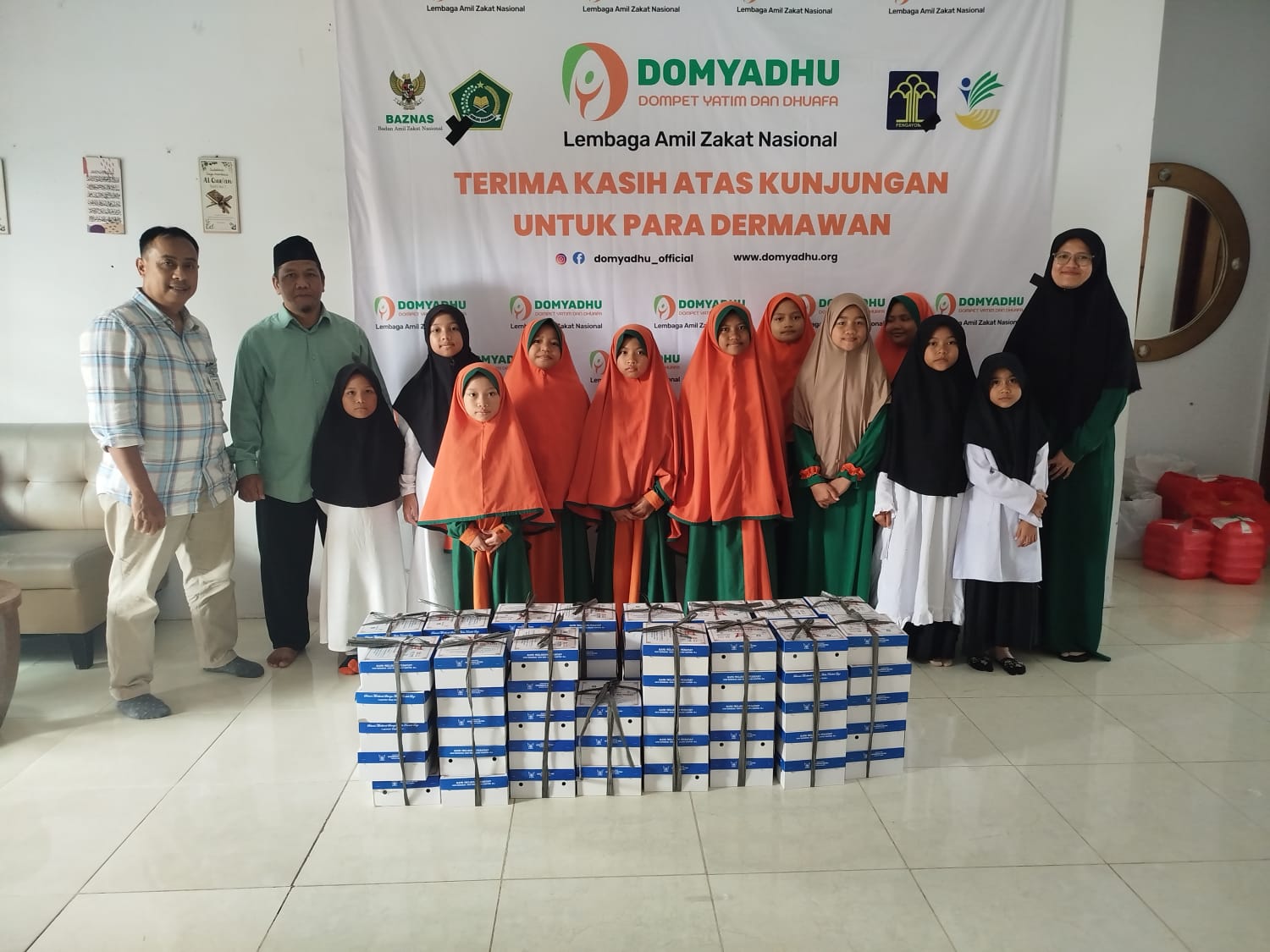 BRI KC Pasar Minggu menyalurkan program Jumat Berkah ke Dompet Yatim dan Dhuafa (Domyadhu) Jalan H Samalui no.85 Pejaten Barat, Pasar Minggu, Foto/Istimewa BRI KC Pasar Minggu menyalurkan program Jumat Berkah ke Dompet Yatim dan Dhuafa (Domyadhu) Jalan H Samalui no.85 Pejaten Barat, Pasar Minggu, Foto/Istimewa
