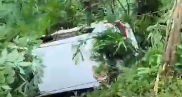 kondisi mobil terjun ke jurang di Megamendung Puncak Bogor, Foto, Istimewa