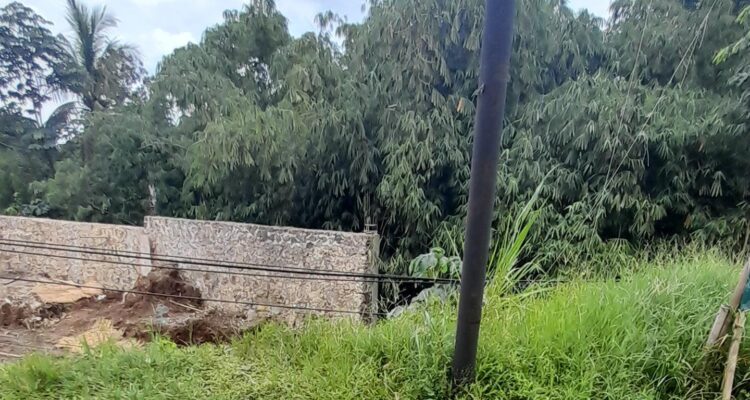tembok dengan pondasi batu tampak menjulang kokoh di Jalan Sholeh Iskandar, Kecamatan Tanah Sareal, Kota Bogor, tepat di seberang Lotte Mart,Foto/Istimewa
