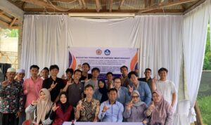Institut Bisnis dan Informatika (IBI) Kesatuan Bogor saat melaksanakan Program Pengabdian kepada Masyarakat (PKM) bersama Kelompok Tani Hutan (KTH) Sadar Tani Muda Institut Bisnis dan Informatika (IBI) Kesatuan Bogor saat melaksanakan Program Pengabdian kepada Masyarakat (PKM) bersama Kelompok Tani Hutan (KTH) Sadar Tani Muda