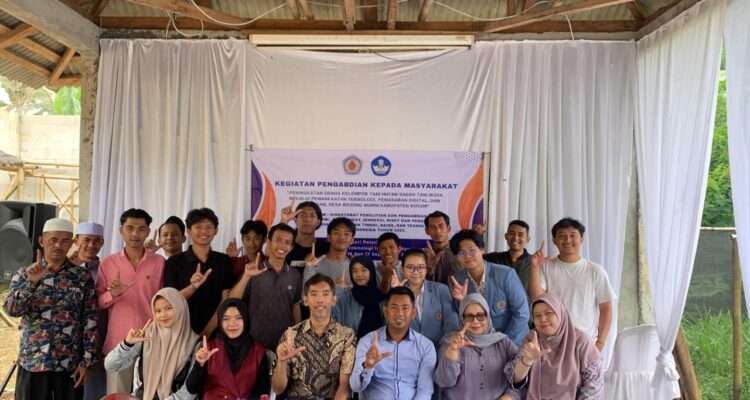 Institut Bisnis dan Informatika (IBI) Kesatuan Bogor saat melaksanakan Program Pengabdian kepada Masyarakat (PKM) bersama Kelompok Tani Hutan (KTH) Sadar Tani Muda