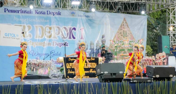 Malam Depok Parahyangan Menghidupkan Pesona Budaya Sunda di Depok Open Space, Jumat (31/10/2025), saat seniman dan Pemerintah Kota Depok bersatu menghadirkan harmoni tari dan musik tradisional dalam balutan cahaya dan semangat pelestarian warisan leluhur, Foto/Istimewa
