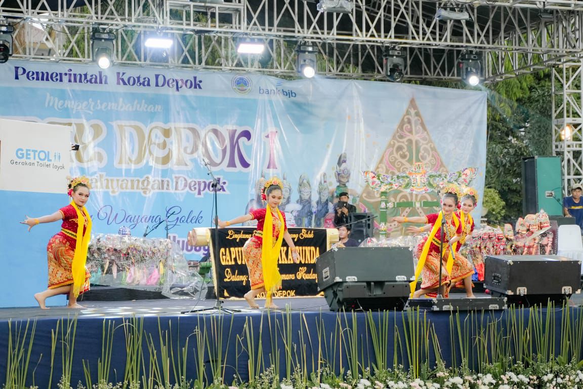 Malam Depok Parahyangan Menghidupkan Pesona Budaya Sunda di Depok Open Space, Jumat (31/10/2025), saat seniman dan Pemerintah Kota Depok bersatu menghadirkan harmoni tari dan musik tradisional dalam balutan cahaya dan semangat pelestarian warisan leluhur, Foto/Istimewa Malam Depok Parahyangan Menghidupkan Pesona Budaya Sunda di Depok Open Space, Jumat (31/10/2025), saat seniman dan Pemerintah Kota Depok bersatu menghadirkan harmoni tari dan musik tradisional dalam balutan cahaya dan semangat pelestarian warisan leluhur, Foto/Istimewa