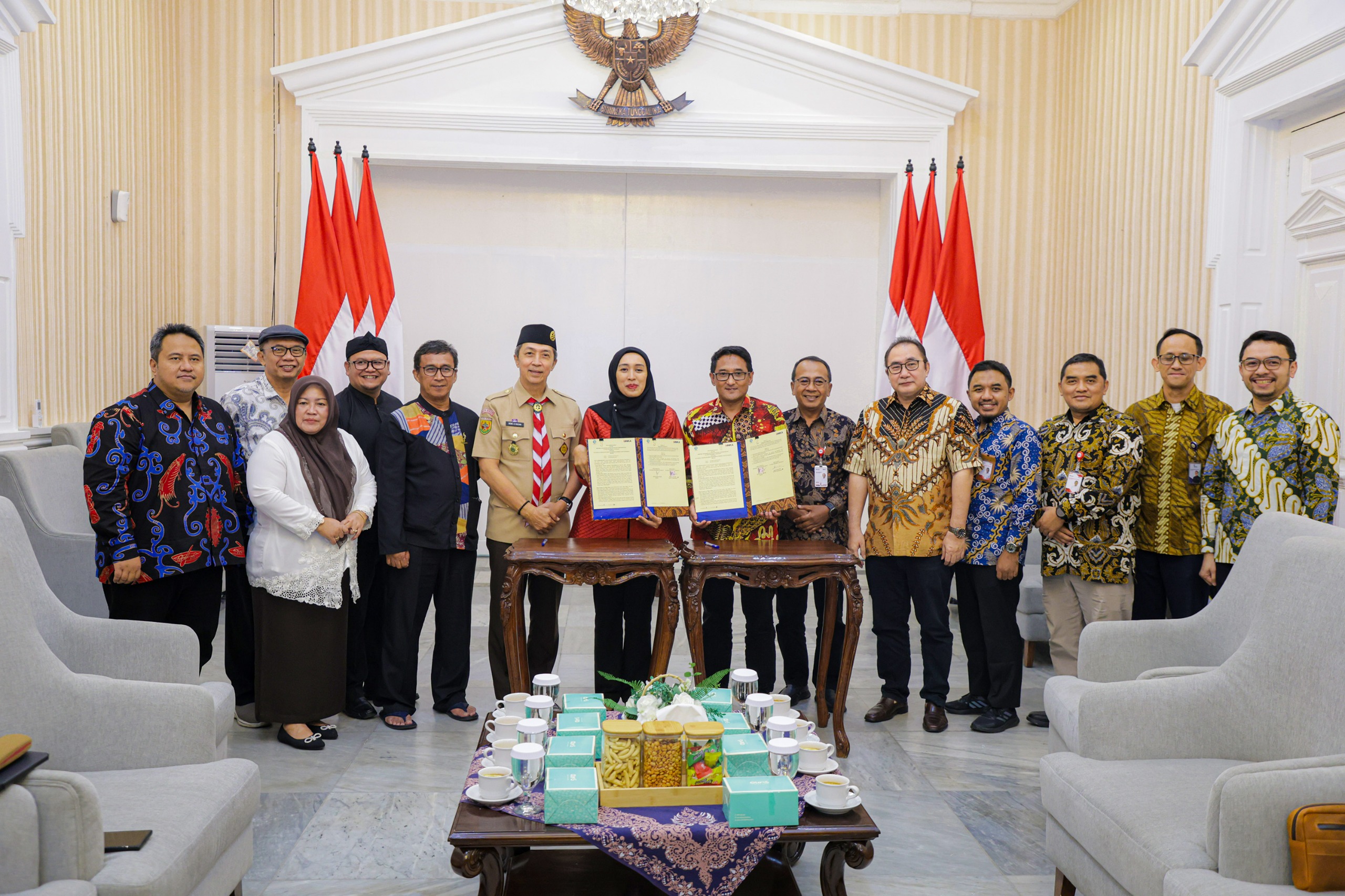 Foto bersama Pemerintah Kota Bogor dan pimpinan PT INKA, Foto/Diskominfo Kota Bogor