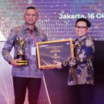 Wakil Wali Kota Bogor, Jenal Mutaqin saat menerima penghargaan, Foto/Diskominfo Kota Bogor