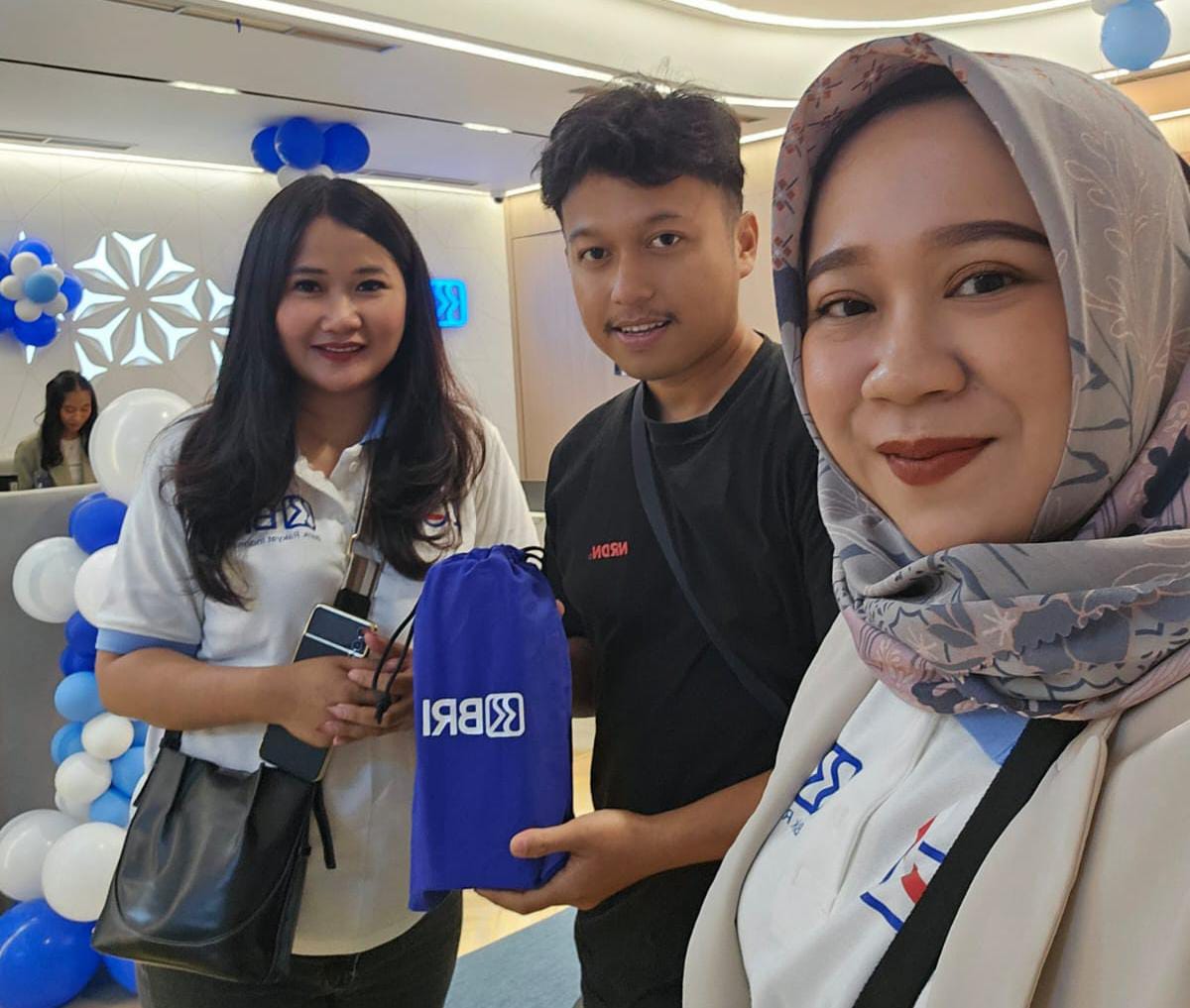 Bank Rakyat Indonesia (BRI) Kantor Cabang Jakarta Pondok Indah menggelar pameran road Mall to Mall.