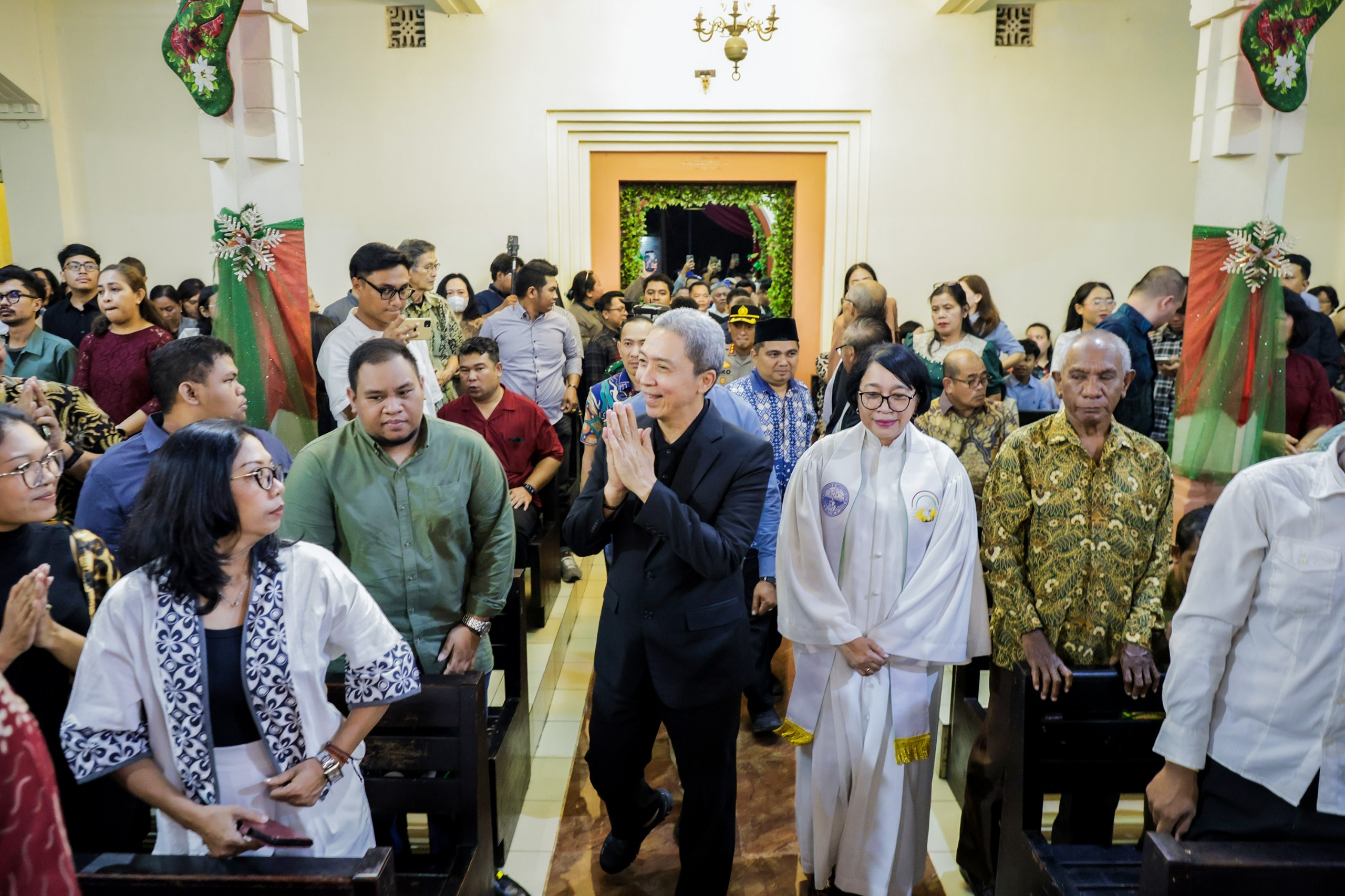 Wali Kota Bogor, Dedie A Rachim saat melaksakan pengecekan ke sejumlah gereja yang ada di Kota Bogor pada malam natal, Foto/Diskominfo Kota Bogor
