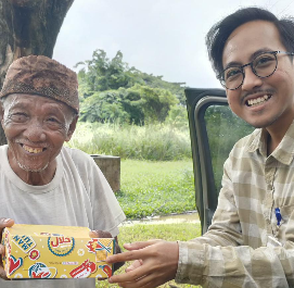 BRI Branch Office (BO) Bekasi Harapan Indah (HI) menggelar kegiatan “Jumat Berkah” dengan membagikan makanan kepada masyarakat sekitar , Foto/Istimewa
