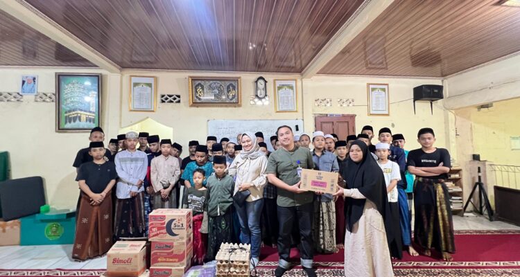Branch Office Bank Rakyat Indonesia (BRI) Bogor Pajajaran menyalurkan bantuan kebutuhan pokok bagi santri dan masyarakat di Pondok Pesantren Manbaul Hisan, Foto/Istimewa