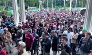 Supir angkot yang sedang melakukan aksi demontrasi di Balaikota Bogor, Kamis 22 Januari 2026, Foto/Istimewa Supir angkot yang sedang melakukan aksi demontrasi di Balaikota Bogor, Kamis 22 Januari 2026, Foto/Istimewa