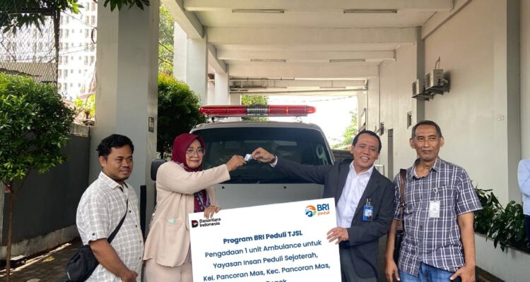 BRI Depok menyalurkan bantuan program Tanggung Jawab Sosial Lingkungan (TJSL) berupa Ambulance ke Yayasan Insan Peduli Sejahterah, Foto/Istemewa
