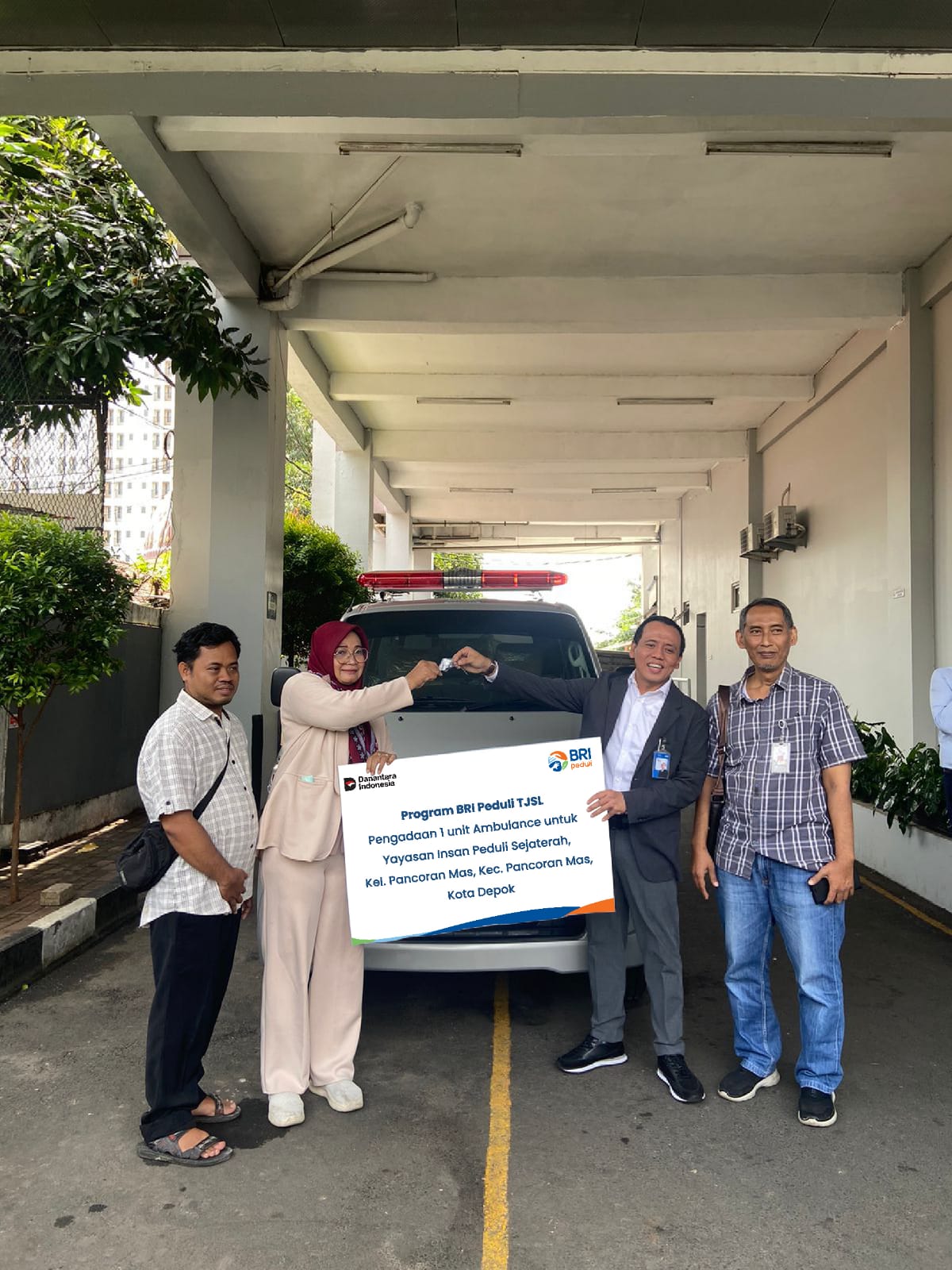 BRI Depok menyalurkan bantuan program Tanggung Jawab Sosial Lingkungan (TJSL) berupa Ambulance ke Yayasan Insan Peduli Sejahterah, Foto/Istemewa BRI Depok menyalurkan bantuan program Tanggung Jawab Sosial Lingkungan (TJSL) berupa Ambulance ke Yayasan Insan Peduli Sejahterah, Foto/Istemewa