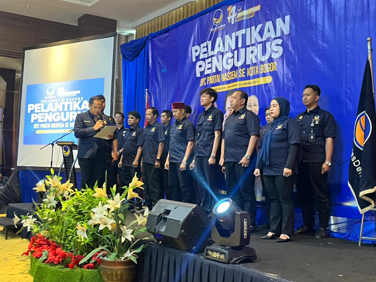 Ketua DPD NasDem Kota Bogor, Beninu Argoebie saat melantik pengurus Ketua DPC Nasdem Kota Bogor, Foto/Adi Wirman