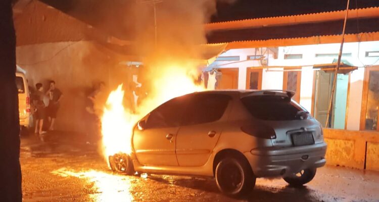 Satu unit mobil mengalami kebakaran, Foto/Isitmewa