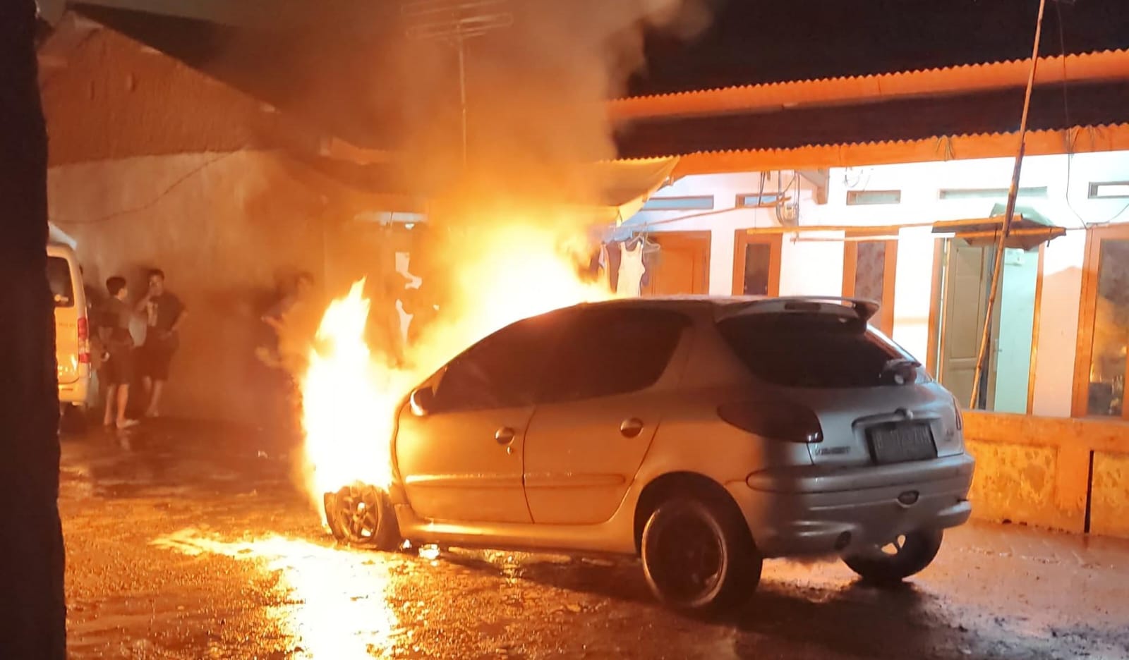 Satu unit mobil mengalami kebakaran, Foto/Isitmewa