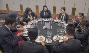 Meja makan di Bigland Hotel, Foto/Isstimewa Meja makan di Bigland Hotel, Foto/Isstimewa