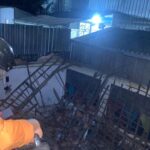 Kondisi Atap MI Miftahul Falah Gunung Putri yang ambruk, Foto/Istimewa