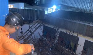 Kondisi Atap MI Miftahul Falah Gunung Putri yang ambruk, Foto/Istimewa