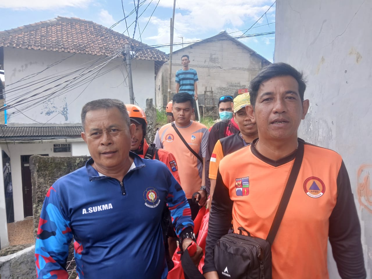 Tim rescue BPBD Kota Bogor saat mengevakuasi bocah hanyut di Sungai Cisadane Gunung Batu, Kota Bogor, Foto/Istimewa