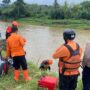 Badan Penanggulangan Bencana Daerah (BPBD) Kabupaten Bogor saat ,mencari seorang pekerja yang terpeleset dan terbawa arus sungai di Gunung Sindur, Foto/Isitmewa