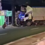 Truk Tronton saat menabrak di Cibinong, Foto/Isitmewa