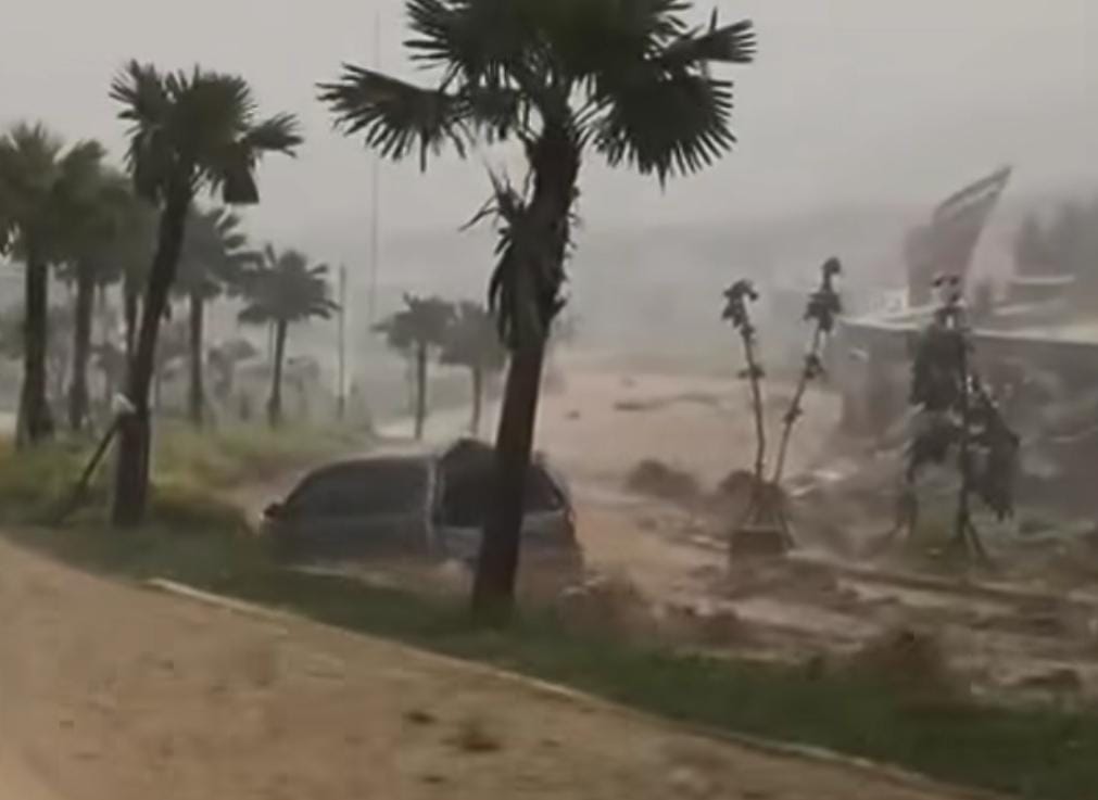 Kondisi mobil yang terseret banjir di Bojong Koneng Bogor, Foto/Istimewa